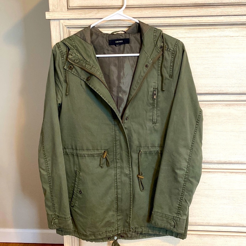 Lightweight, olive green lined anorak with hood